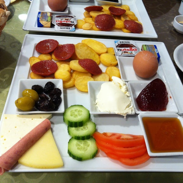 Foto scattata a Mevlana Restaurant da Deniz B. il 2/22/2015