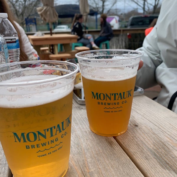 Foto tirada no(a) Montauk Brewing Company por Asya İmge T. em 4/12/2021