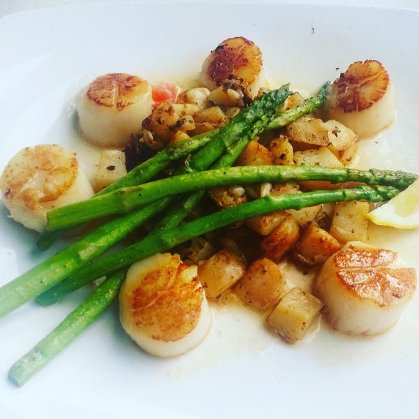 Absolutely great service and great food. Seared scallops with a warm potato salad and asparagus is delicious.