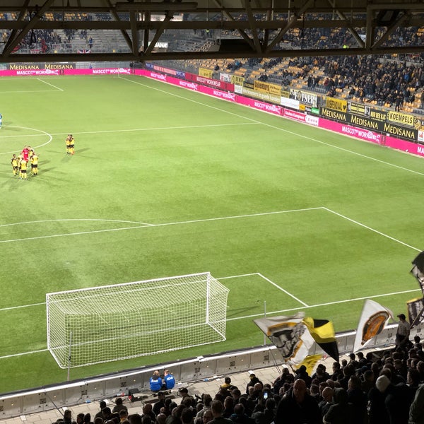 รูปภาพถ่ายที่ Parkstad Limburg Stadion โดย Gideon B. เมื่อ 11/9/2018