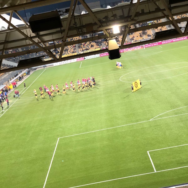รูปภาพถ่ายที่ Parkstad Limburg Stadion โดย Gideon B. เมื่อ 10/5/2018