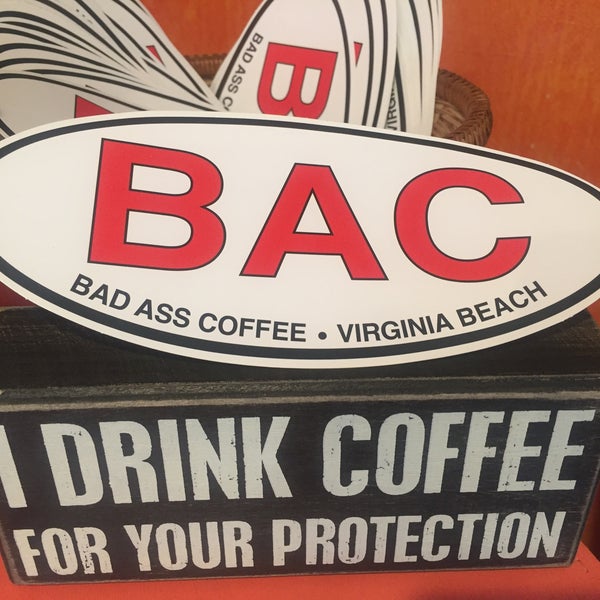 Foto scattata a Bad Ass Coffee of Hawaii da Mónica C. il 7/14/2016