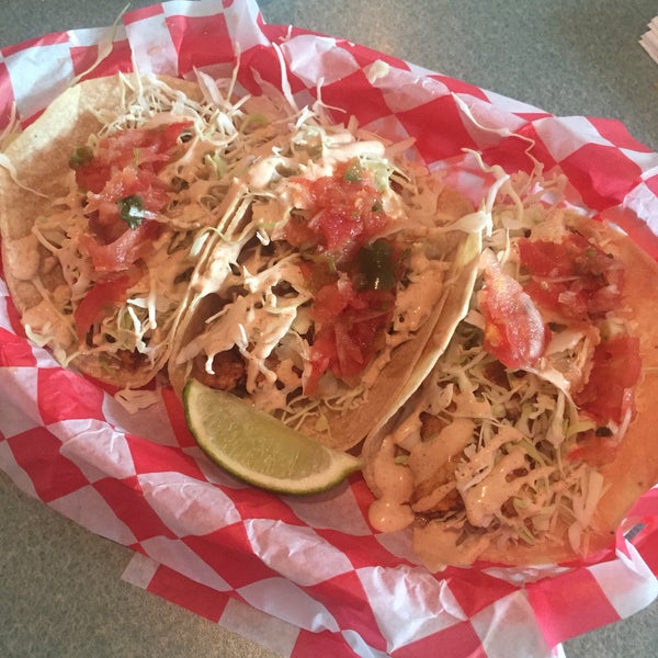 Photo taken at Pelon&#39;s Baja Grill by Mónica C. on 8/5/2015