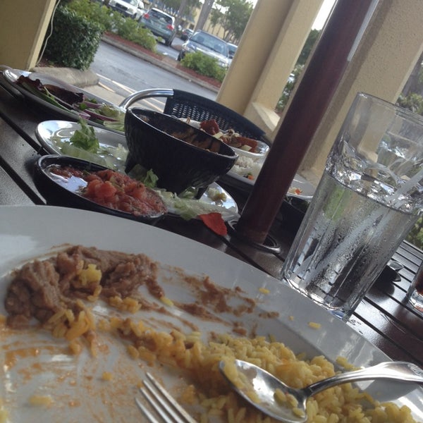 รูปภาพถ่ายที่ El Mariachi Restaurant โดย Hope W. เมื่อ 12/6/2013