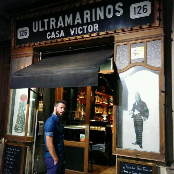 8/11/2016 tarihinde Michaël K.ziyaretçi tarafından Ultramarinos Hendrick&#39;s Bar'de çekilen fotoğraf