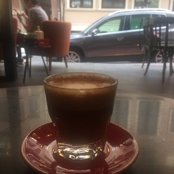 Foto diambil di Mura Coffee &amp; Bar oleh Dirim Fatih Ö. pada 6/10/2020
