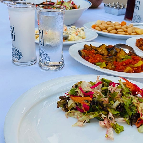 รูปภาพถ่ายที่ Sadrazam Kemal Restaurant โดย 🧚🏿‍♀️ เมื่อ 9/23/2020