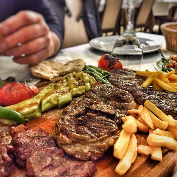 3/6/2016 tarihinde Özcan Y.ziyaretçi tarafından Mihver Et &amp; Kebab'de çekilen fotoğraf