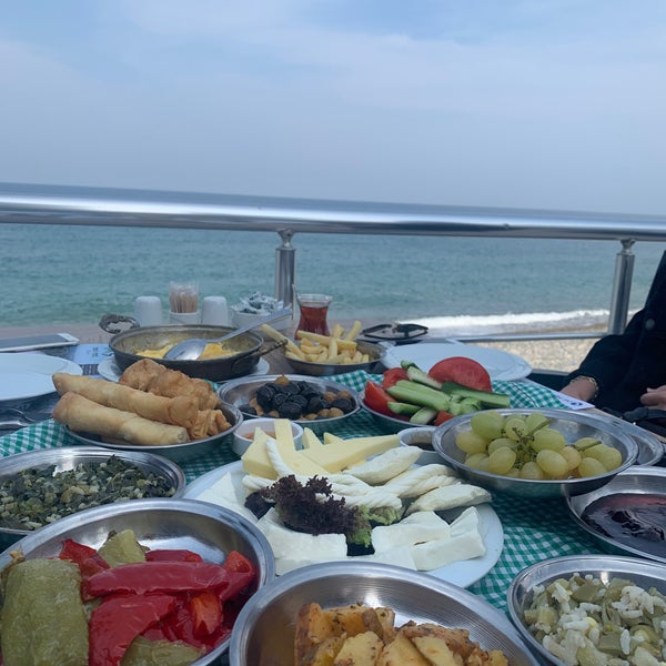 Photo taken at Mavi Yeşil Restaurant by Mry on 10/11/2020