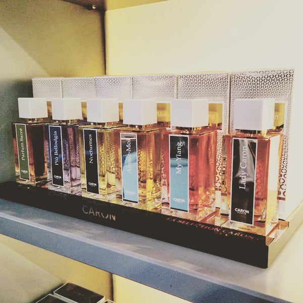 Foto diambil di La Maison du Parfum oleh Wim J. pada 5/30/2015