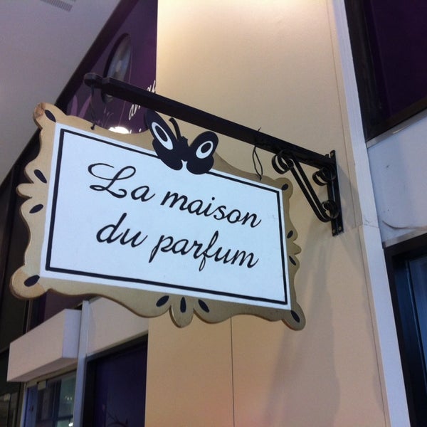 Foto diambil di La Maison du Parfum oleh Wim J. pada 10/5/2013