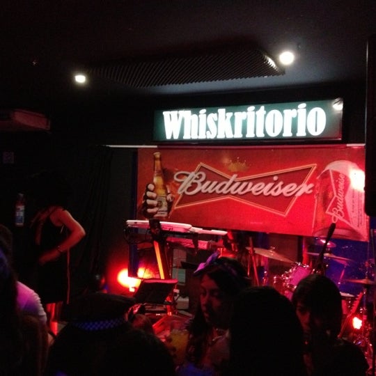 Foto tomada en Whiskritorio Pub  por Stefanne L. el 11/2/2012