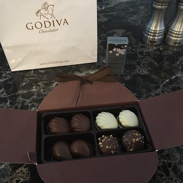 Godiva Finesse Supreme Madlen Brown Box