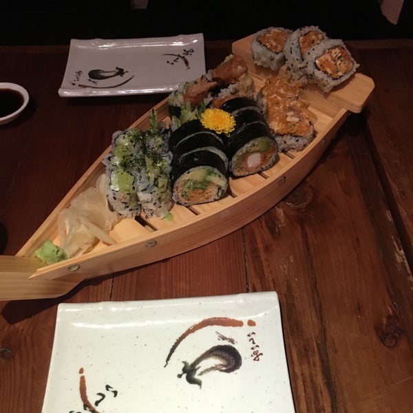 Photo taken at Sushi Momo Végétalien by Kim T. on 5/19/2016