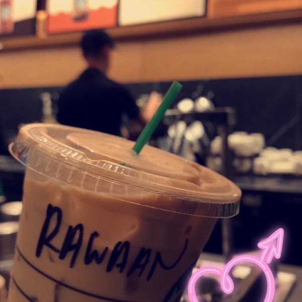 Foto scattata a Starbucks da Rawan .. il 8/16/2018