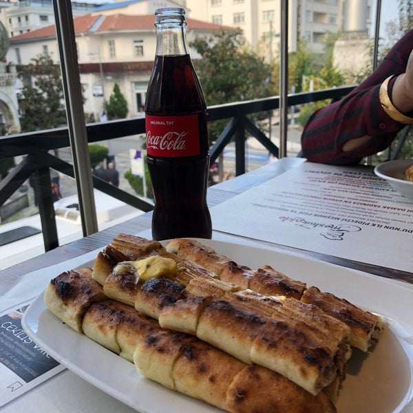 Foto tomada en Meşhur Pide Restaurant  por Gülsüm G. el 10/30/2019