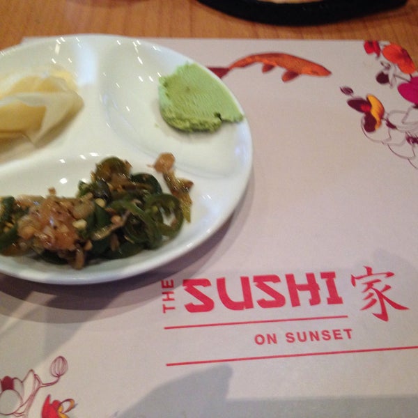 Foto tomada en The Sushi On Sunset  por Erika S. el 1/27/2015
