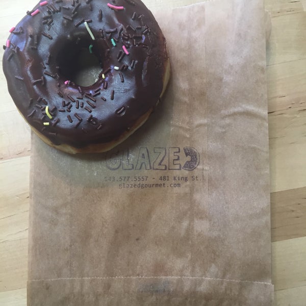 Das Foto wurde bei Glazed Gourmet Doughnuts von Danna S. am 1/9/2016 aufgenommen