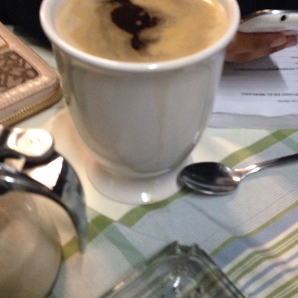 Foto scattata a Turco&#39;s Coffee da Rene C. il 5/23/2014