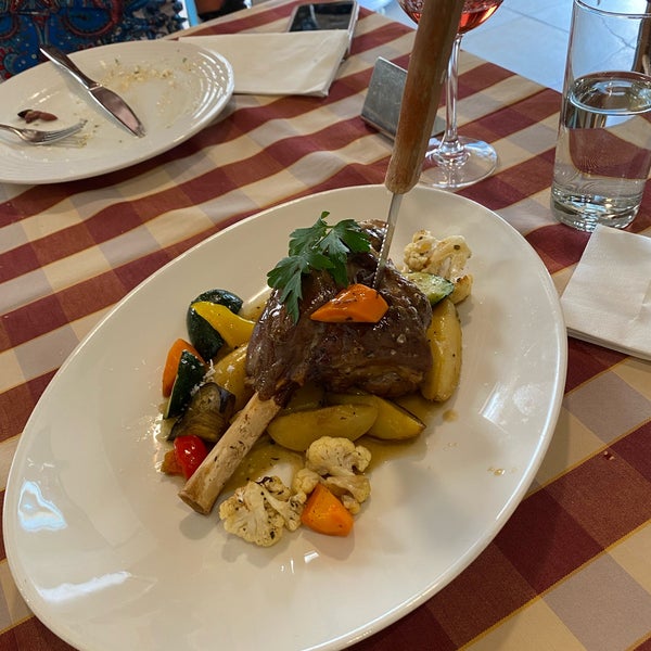 7/16/2022 tarihinde Victor D.ziyaretçi tarafından Katoi Restaurant &amp; Special Events'de çekilen fotoğraf