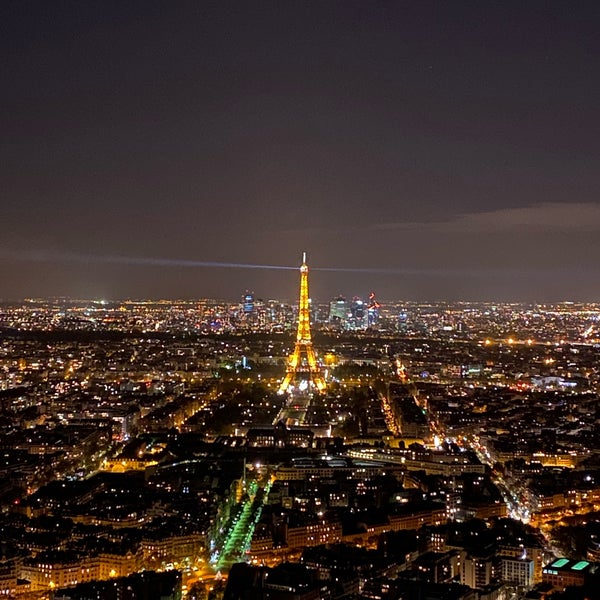 Foto tirada no(a) Observatório panorâmico da Tour Montparnasse por Victor D. em 11/1/2021