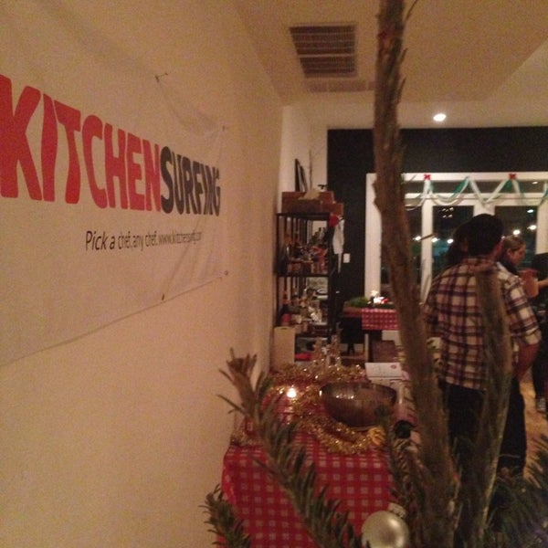 Photo taken at Kitchensurfing Townhouse by Simran J. on 12/19/2013