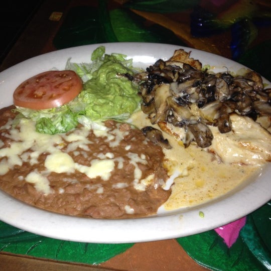 Foto tirada no(a) La Hacienda Mexican Restaurant por Lori S. em 11/20/2012