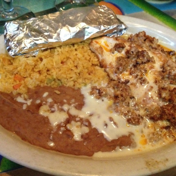 Foto tirada no(a) La Hacienda Mexican Restaurant por Lori S. em 2/15/2013