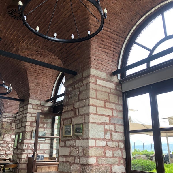 Foto scattata a Zeyrek Cafe &amp; Restaurant da Öznur il 5/20/2023