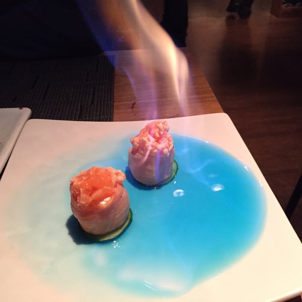 Foto tirada no(a) Bentô Sushi Lounge por Cristina G. em 7/29/2015