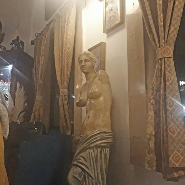 Foto diambil di Ristorante Bella Vista Bahçeşehir oleh Yeildaburcu Ç. pada 11/10/2018