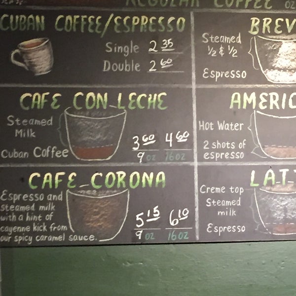 10/11/2015 tarihinde Gayle O.ziyaretçi tarafından King Corona Cigars Cafe &amp; Bar'de çekilen fotoğraf