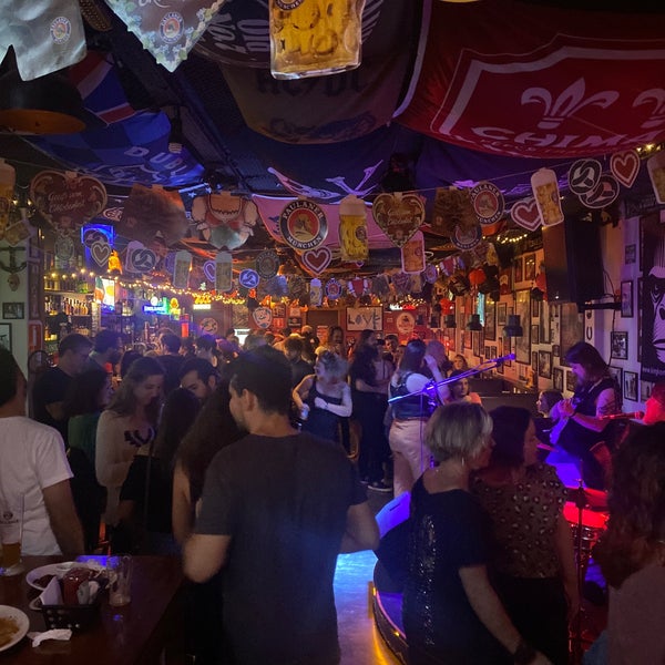 Foto tirada no(a) Partisans Pub por Verônica L. em 10/22/2022