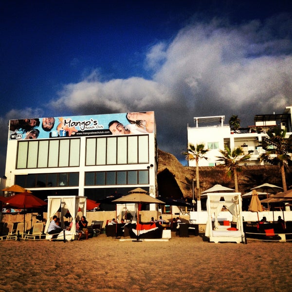 Aprender acerca 56+ imagen mangos beach club pto vallarta Abzlocal.mx