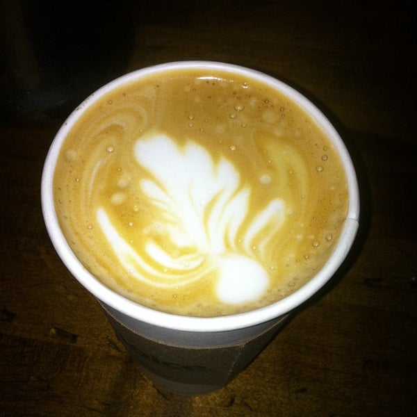 3/18/2013にDoug R.がHeine Brothers&#39; Coffeeで撮った写真