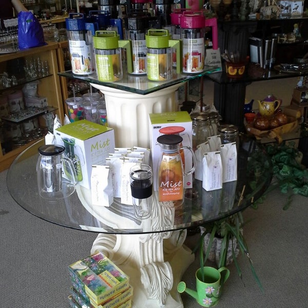 Foto tirada no(a) Figments Tea Shoppe &amp; Gallery por Chad P. em 6/6/2013