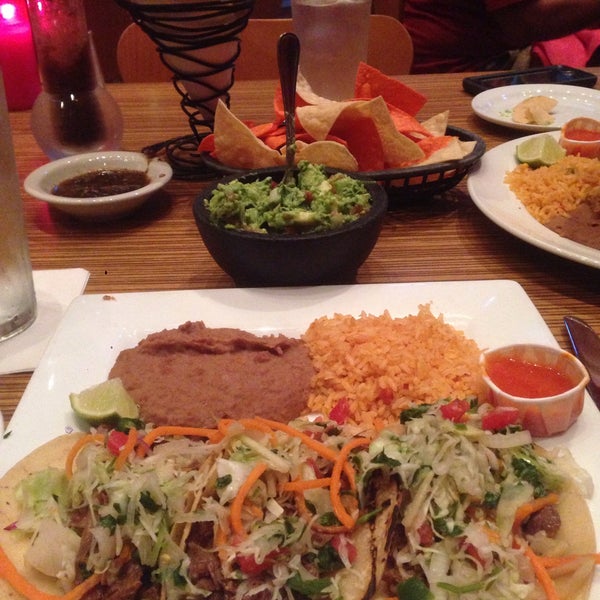 Das Foto wurde bei Acenar Mexican Restaurant von Christy Y. am 9/6/2016 aufgenommen