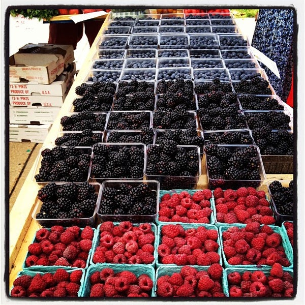 Foto tirada no(a) The Farmers Market at Maryland por Amy C. em 6/26/2013