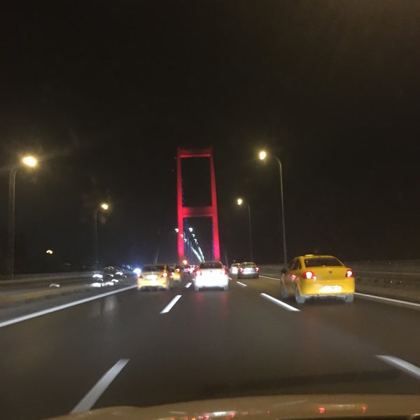 Foto tirada no(a) Boğaziçi Köprüsü por Y.... D. em 10/7/2017