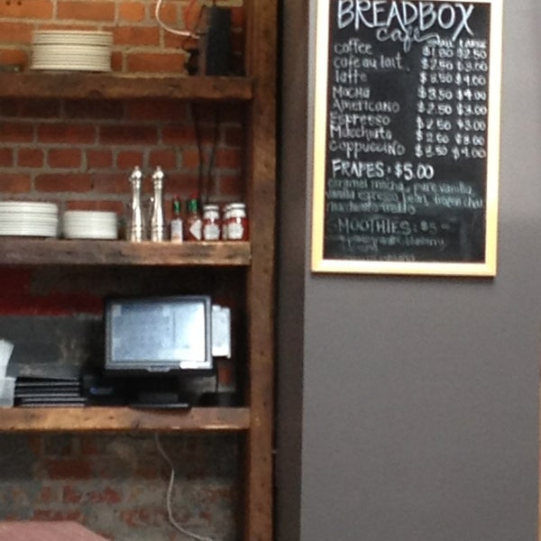 Foto diambil di Breadbox Cafe oleh Tejash S. pada 3/17/2013