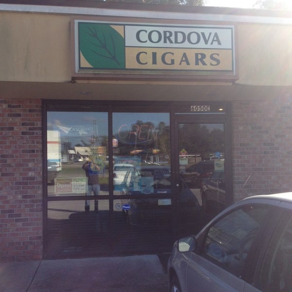 Foto tirada no(a) Cordova Cigars por Eddie O. em 9/25/2013
