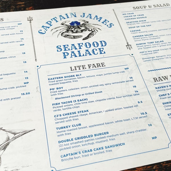 รูปภาพถ่ายที่ Captain James Landing - Restaurant and Crab House โดย Alyssa. เมื่อ 8/11/2022