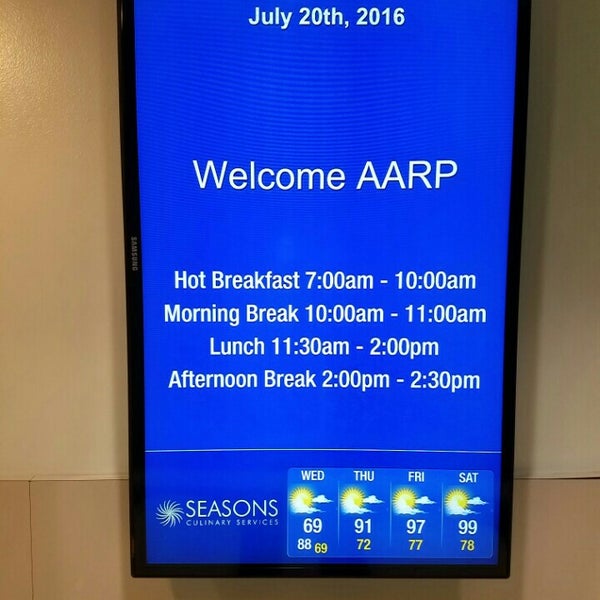 รูปภาพถ่ายที่ AARP Headquarters โดย Rick T. เมื่อ 7/20/2016