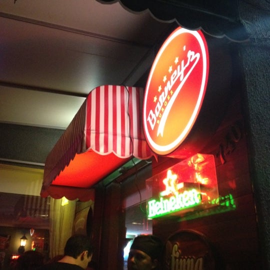 12/9/2012にJoão F.がBarney&#39;s Burgerで撮った写真