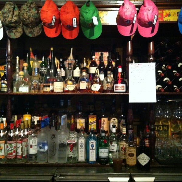Photo prise au Joe&#39;s Beach Road Bar &amp; Grille at The Barley Neck Inn par Vadim le9/11/2013