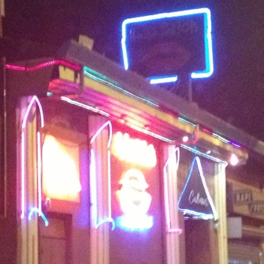 Introducir 62+ imagen lipstick night club Abzlocal.mx