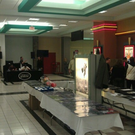 12/18/2012にNick M.がPoughkeepsie Galleria Mallで撮った写真