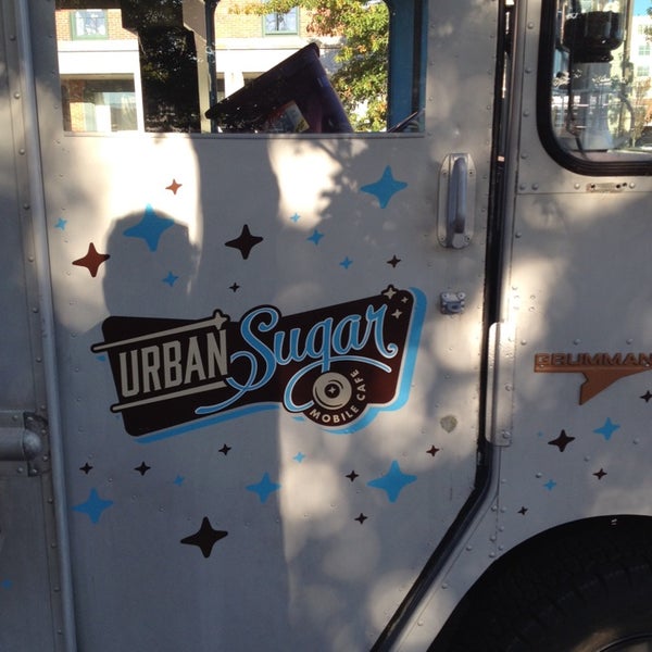 Das Foto wurde bei Urban Sugar Mobile Cafe von Michael G. am 10/3/2013 aufgenommen