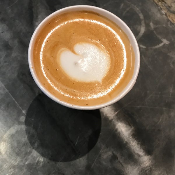 1/11/2017 tarihinde David W.ziyaretçi tarafından Gimme! Coffee'de çekilen fotoğraf