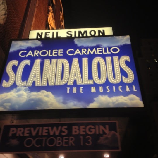 Foto tirada no(a) Scandalous on Broadway por Heather C. em 10/24/2012